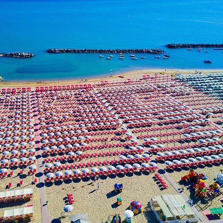 Hotel Miramare Cattolica Exterior photo